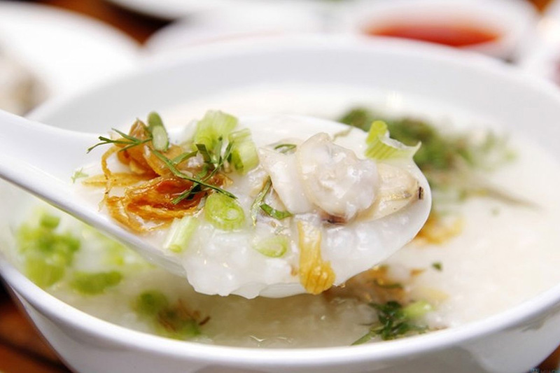 Cháo hàu nóng hổi thơm ngon