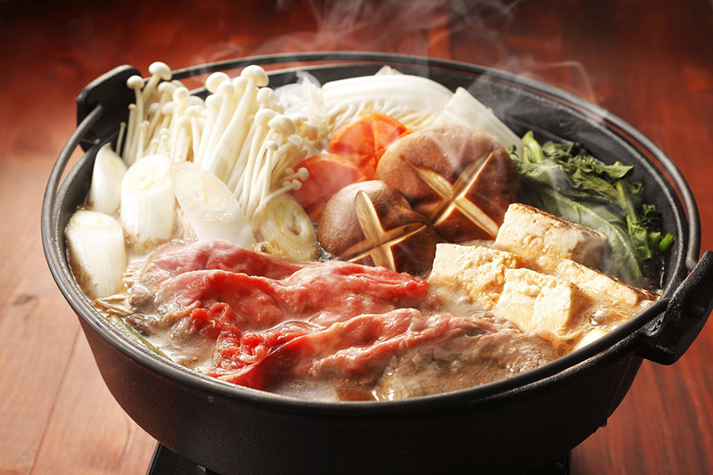 Lẩu Sukiyaki cùng thịt bò Wagyu hảo hạng