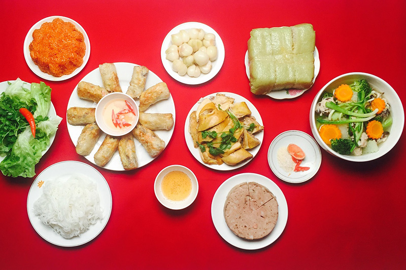 Mâm cơm ngày tết không thể thiếu bánh chưng