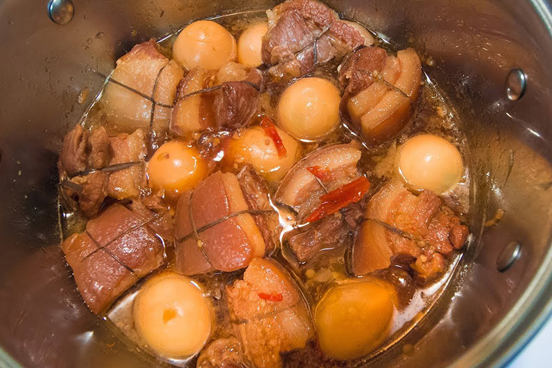 Món thịt kho trứng vịt thơm ngon