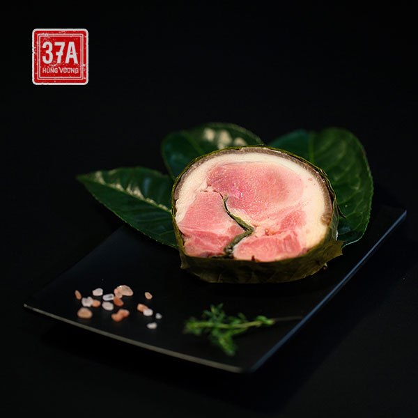 Thịt chân giò xông trà được chế biến từ thịt Lợn đen trà xanh