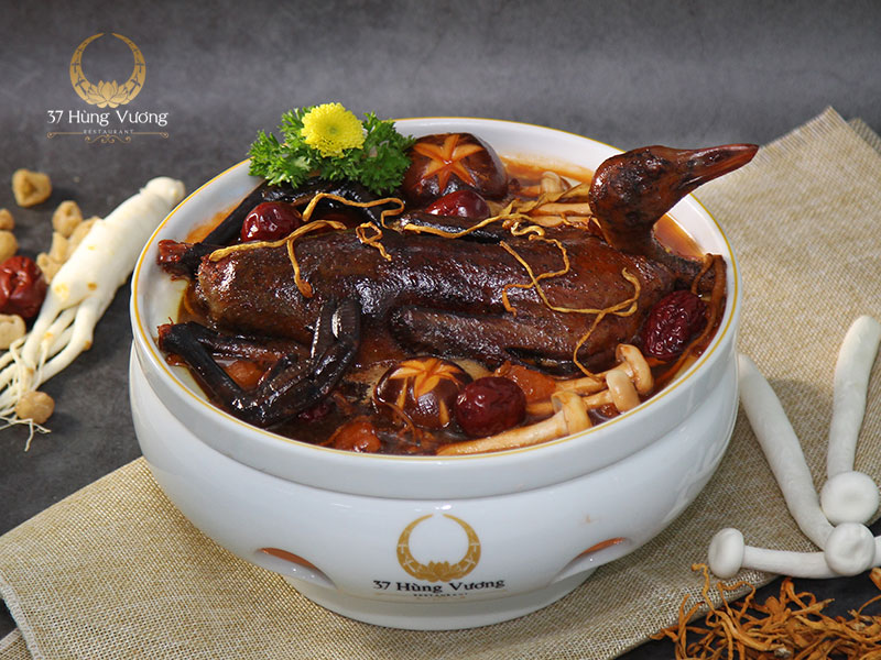 Sâm cầm tiềm đông trùng táo đỏ – Món ngon xứng đáng là món tiến vua